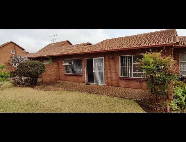 2 BEDROOM PROPERTY TO RENT IN HELDERKRUIN